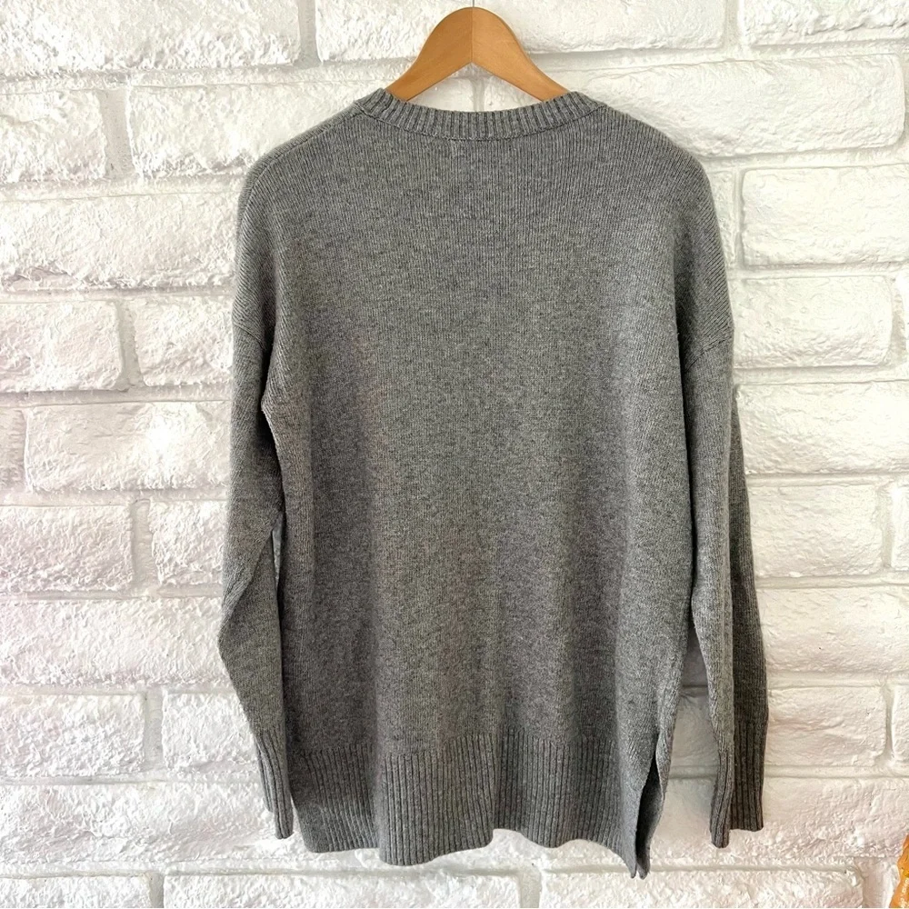 Banana Republic Gray Crewneck Sweater with Relaxed Fit S-24